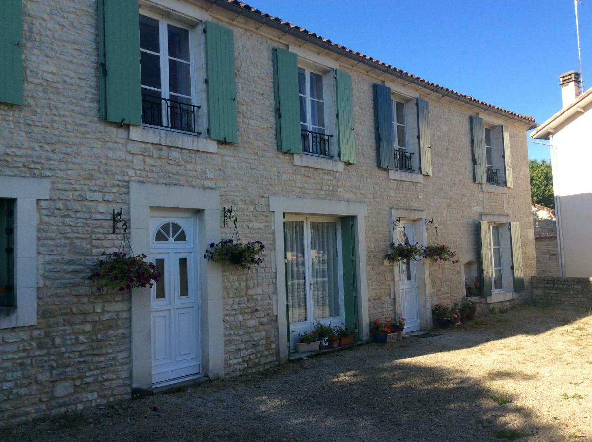 Le Petit Bijou Bed & Breakfast Saint-Fraigne Dış mekan fotoğraf