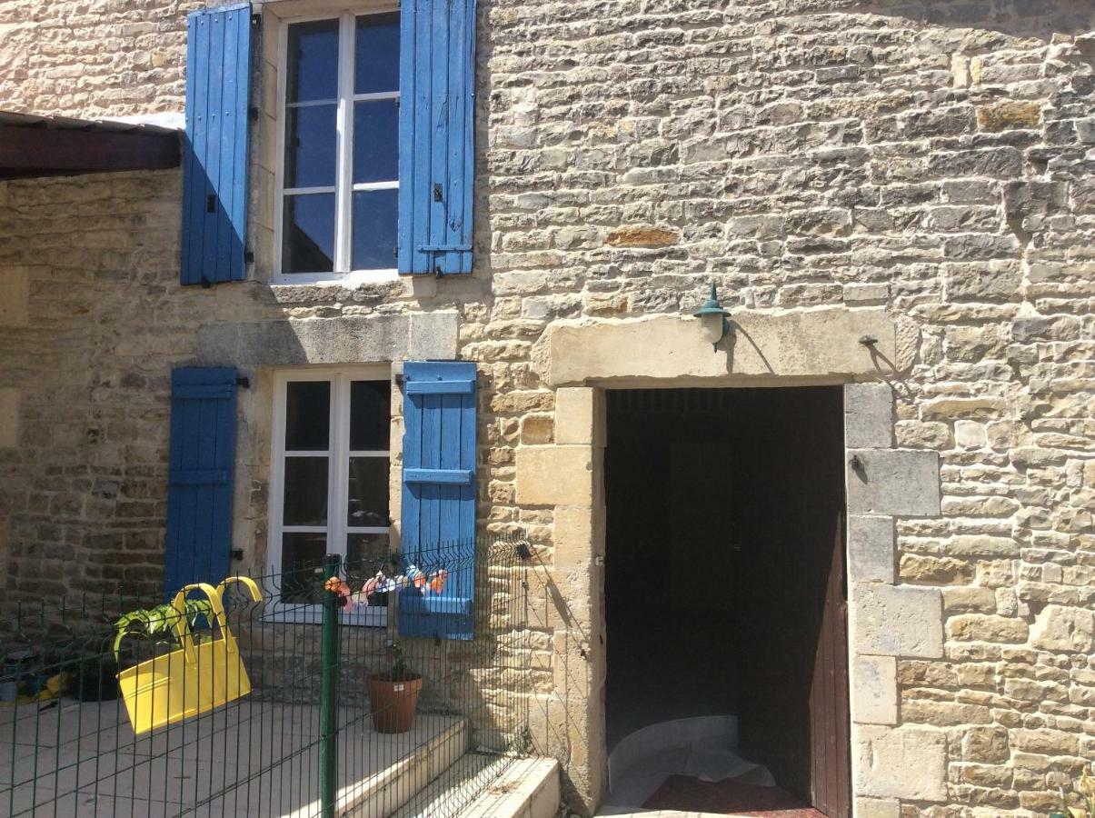 Le Petit Bijou Bed & Breakfast Saint-Fraigne Dış mekan fotoğraf