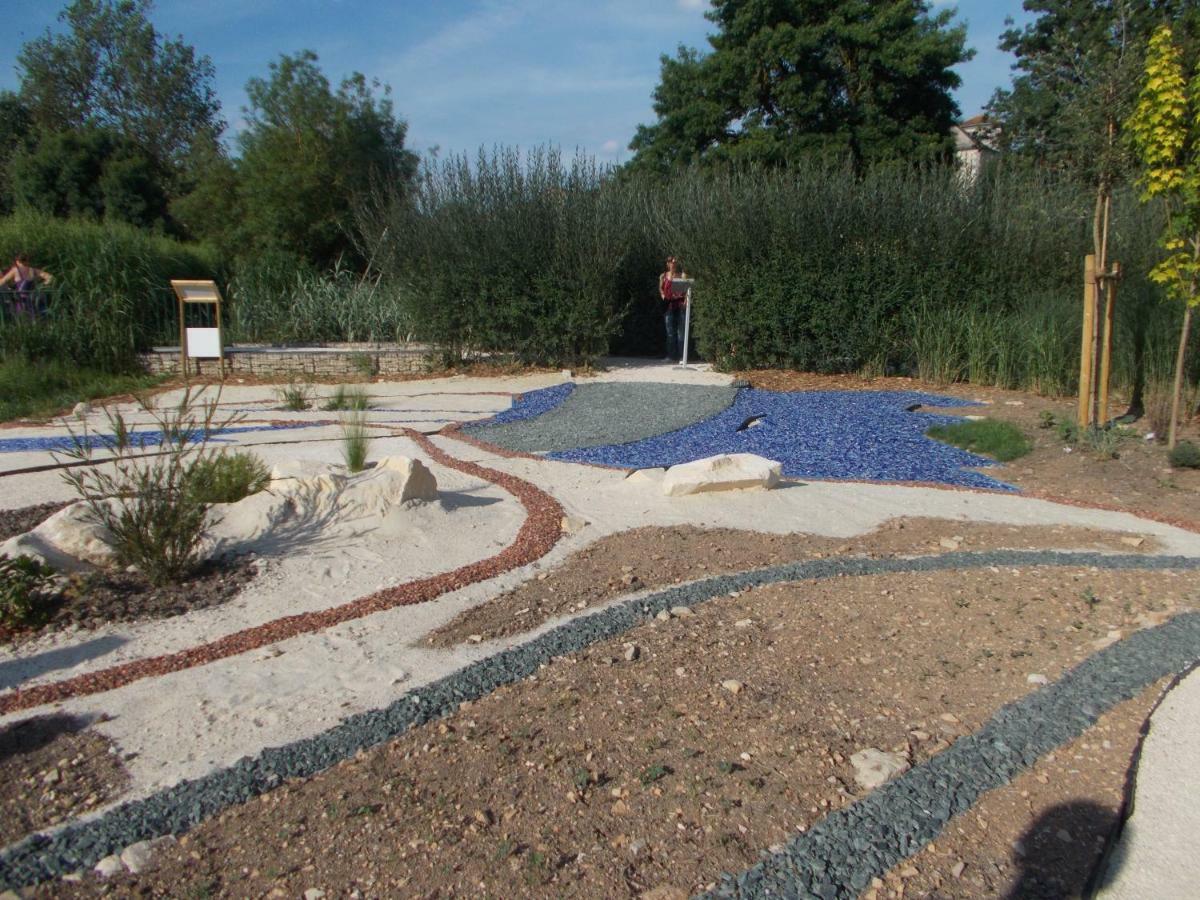 Le Petit Bijou Bed & Breakfast Saint-Fraigne Dış mekan fotoğraf