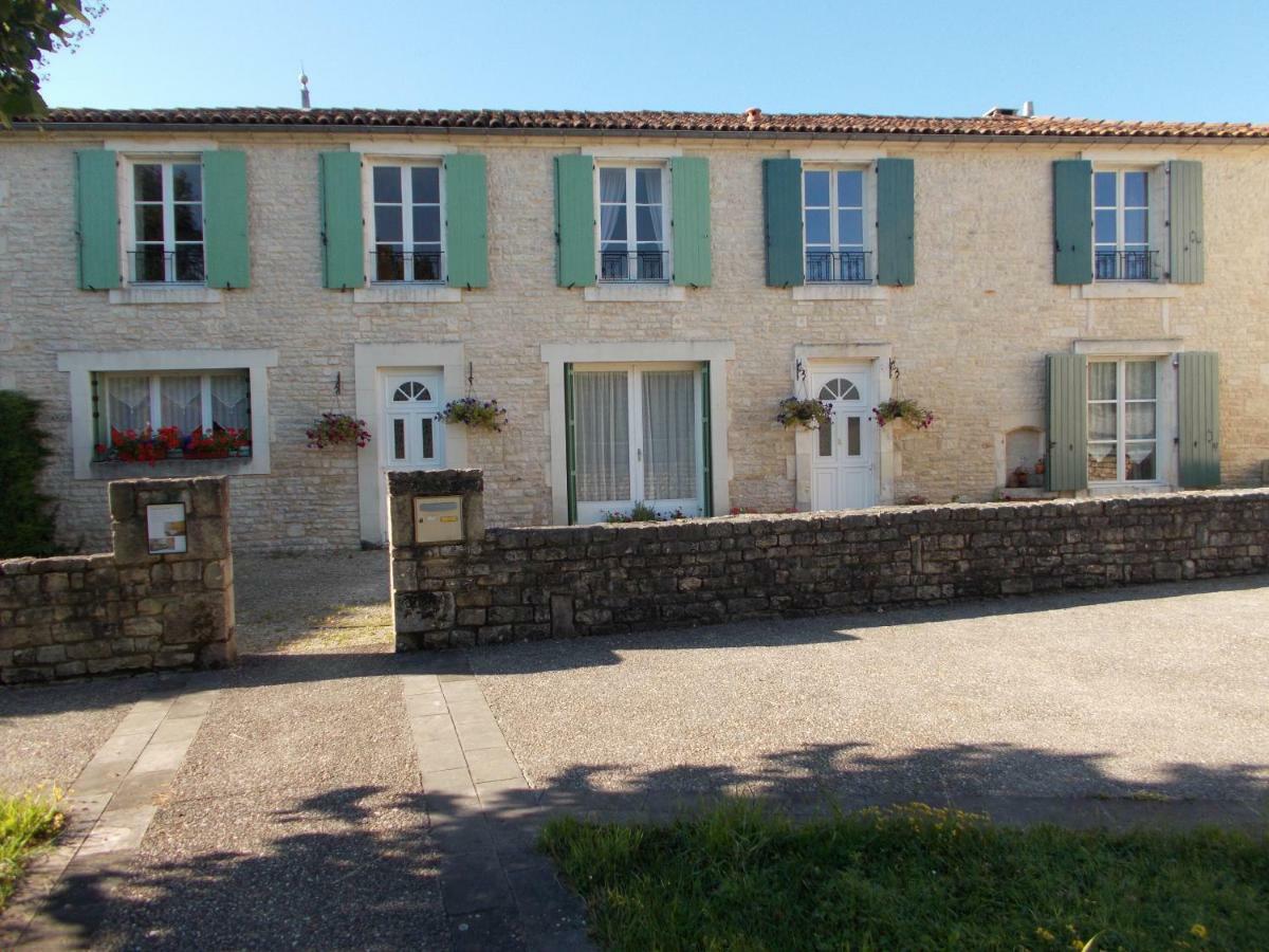 Le Petit Bijou Bed & Breakfast Saint-Fraigne Dış mekan fotoğraf